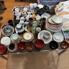 早い者勝ち‼️食器、布団、敷布団、枕（綺麗）好きな物を譲りますの画像