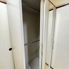 【美品】鏡付き 引き戸クローゼット 収納 の画像
