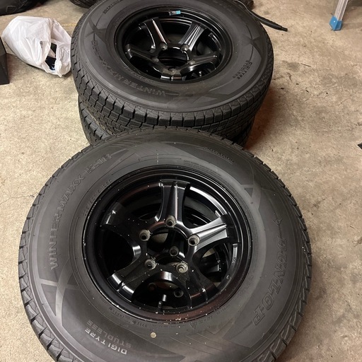 スタッドレス　DUNLOP WINTERMAX SJ8 225／80 R15 ジムニー　シエラ　ノマドに