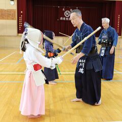 南港剣友会です。少年・少女・剣士募集中です！ 剣道体験・見学いつでも大歓迎！ 年中〜大人まで幅広い年齢層が稽古をしています。 剣道初心者の方や、経験者（リバ剣）の方も大歓迎！ 住之江区の南港で日々稽古をしているアットホームな剣友会です。お子様の習い事にいかがでしょうか。の画像