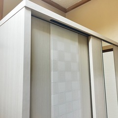 【美品】鏡付き 引き戸クローゼット 収納 の画像