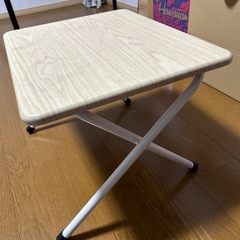 折りたたみテーブルの画像