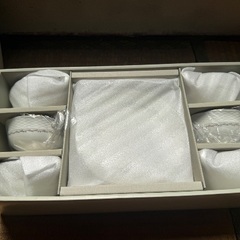 【新品・箱付】NARUMI ナルミ ティーカップ・お皿セットの画像