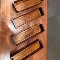 【上品な木製】ペッパーや醤油入れなど、収納の画像