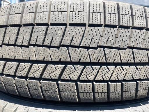 DUNLOP 225/65R17 24年製　冬タイヤ