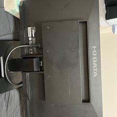モニターと電源ケープルの画像