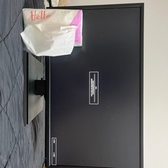 モニターと電源ケープルの画像