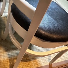 モノトーンダイニングチェアの画像