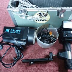 ストロボ　完動品　２個セット　スライドシュー他 各種アダプター付きの画像