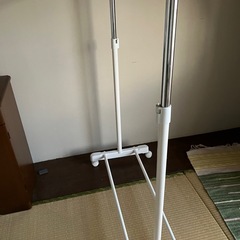 ハンガーラックの画像