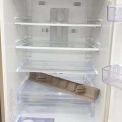 冷蔵庫(配達無料お届け設置出来ます💫都内近郊🚚】✨信頼の三菱製✨370ℓ大容量❄️自動製氷機能付き❄️除菌クリーニング済の極美品✨他にも冷蔵庫.洗濯機.電子レンジ.オーブン電子レンジ.炊飯器.テーブル&椅子.机&チェアー.ベット&マットレス.ドレッサーなど多種多様な美品が有ります✨お気軽にお問い合わせ下さい💫の画像
