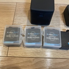 GoPro HERO8本体 バッテリー7個　充電器　sdカード128GB セットの画像