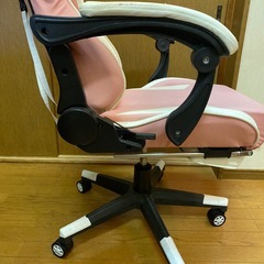 ゲーミングチェア　ピンクの画像