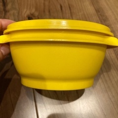レトロな色の容器の画像
