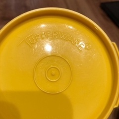 レトロな色の容器の画像