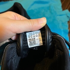 adidas 28センチの画像