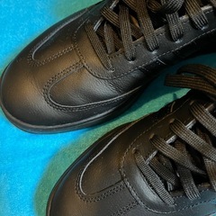 adidas 28センチの画像