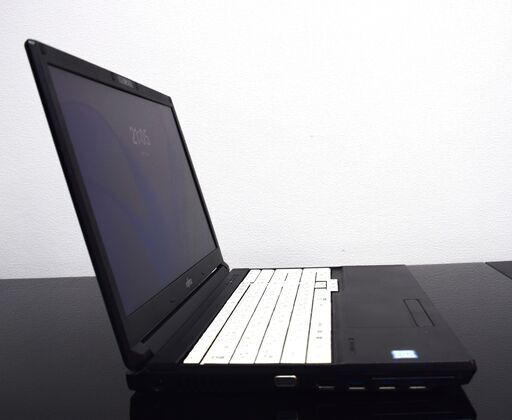 富士通高性能8世代i7最新Windows11メモリ8GB高速SSD240GBWifi接続可能カメラ内蔵