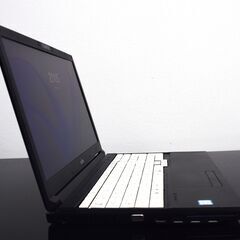 富士通高性能8世代i7最新Windows11メモリ8GB高速SSD240GBWifi接続可能カメラ内蔵の画像