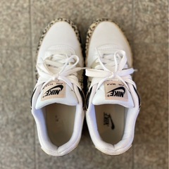 スニーカーの画像