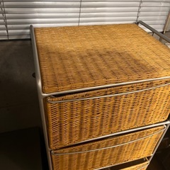ラタンラック　棚の画像