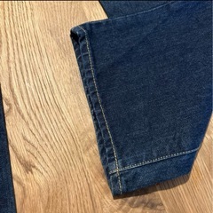 【TOMMY 】ペイントロゴ入り ストレートデニムパンツの画像