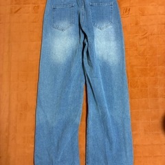 デニムパンツの画像