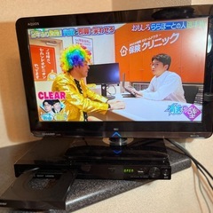 AQUOSテレビ、パイオニアDVDプレーヤーのセット　の画像