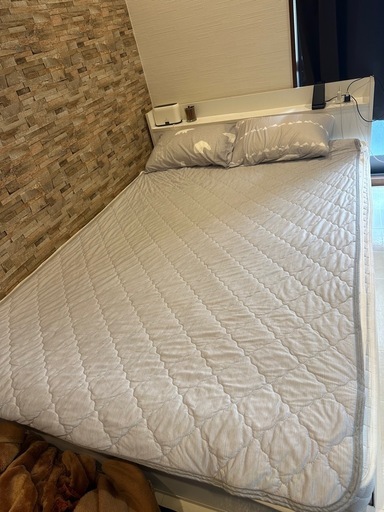 収納ありダブルベットフレーム
✳︎マットレス付き