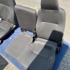 
ハイエース ２００系 フロントシート一式(3人) 運転席　助手席　HIACE DX 6人乗りの画像