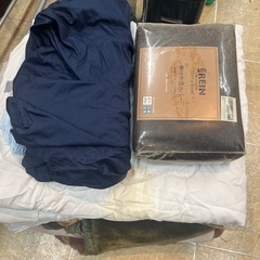 【引き渡し予定者あり】無料で差し上げます。厚手毛布4枚、掛け布団1枚、敷きシーツ、掛け布団カバー及び敷き布団カバーの画像