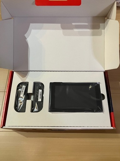 Nintendo Switch 純正ケース付き