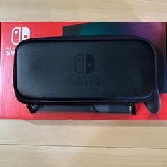 Nintendo Switch 純正ケース付きの画像