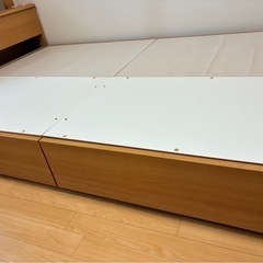 セミダブルベッドフレームの画像