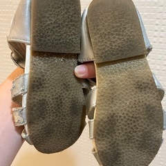 petit main✨立体花サンダル✨シルバーサンダル✨の画像