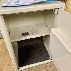 【無料！9/11本日中！】白い金庫 新品 カギと取説付き 未使用品 約50×35×35cm（西船橋引き取り）の画像