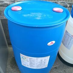 樹脂製の除草剤の入っていた空のドラム缶　200L位の画像