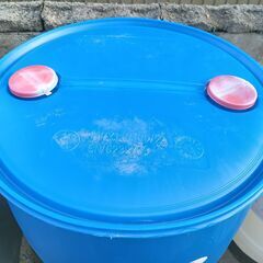 樹脂製の除草剤の入っていた空のドラム缶　200L位の画像