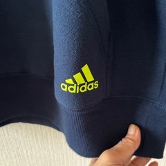 【9月末まで】adidasロング丈トレーナーの画像