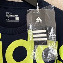 【9月末まで】adidasロング丈トレーナーの画像