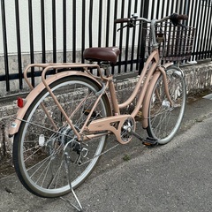 ＜整備済・美品車＞KRIOS・シティサイクル 26インチ自転車・外装6段変速・LEDオートライト・ベージュ色の画像
