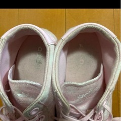 adidas ピンクスニーカー24.0の画像