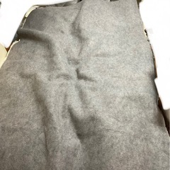 ラグ　マット　 縦186✖️横32cm   ベージュと黄緑の縞柄、裏はグレー の画像