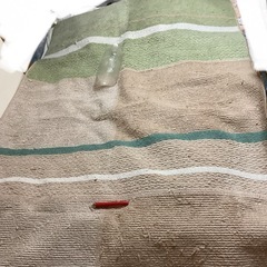 ラグ　マット　 縦186✖️横32cm   ベージュと黄緑の縞柄、裏はグレー の画像