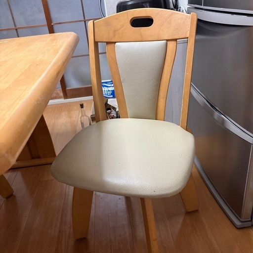 ⭐️大幅値引きセール⭐️6000円ダイニングテーブル。椅子2個セット