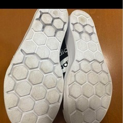 adidas スリッポンの画像