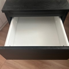 IKEA イケア 黒い棚　寝室　収納　サイドボックス　2点セットの画像