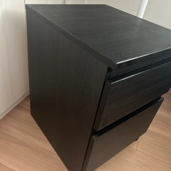 IKEA イケア 黒い棚　寝室　収納　サイドボックス　2点セットの画像