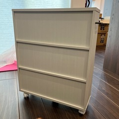 隙間収納棚　キャスター付き　白の画像