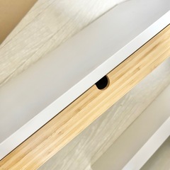 IKEA エロヴェン モニタースタンド ホワイト デスク周りの画像